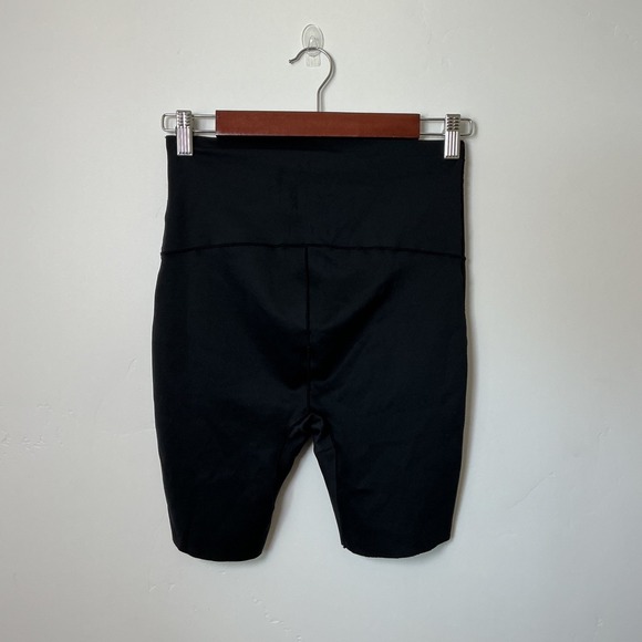Juicy Couture Black Seamless High Waist Biker Shorts Athleisure Size L - Picture 2 of 3